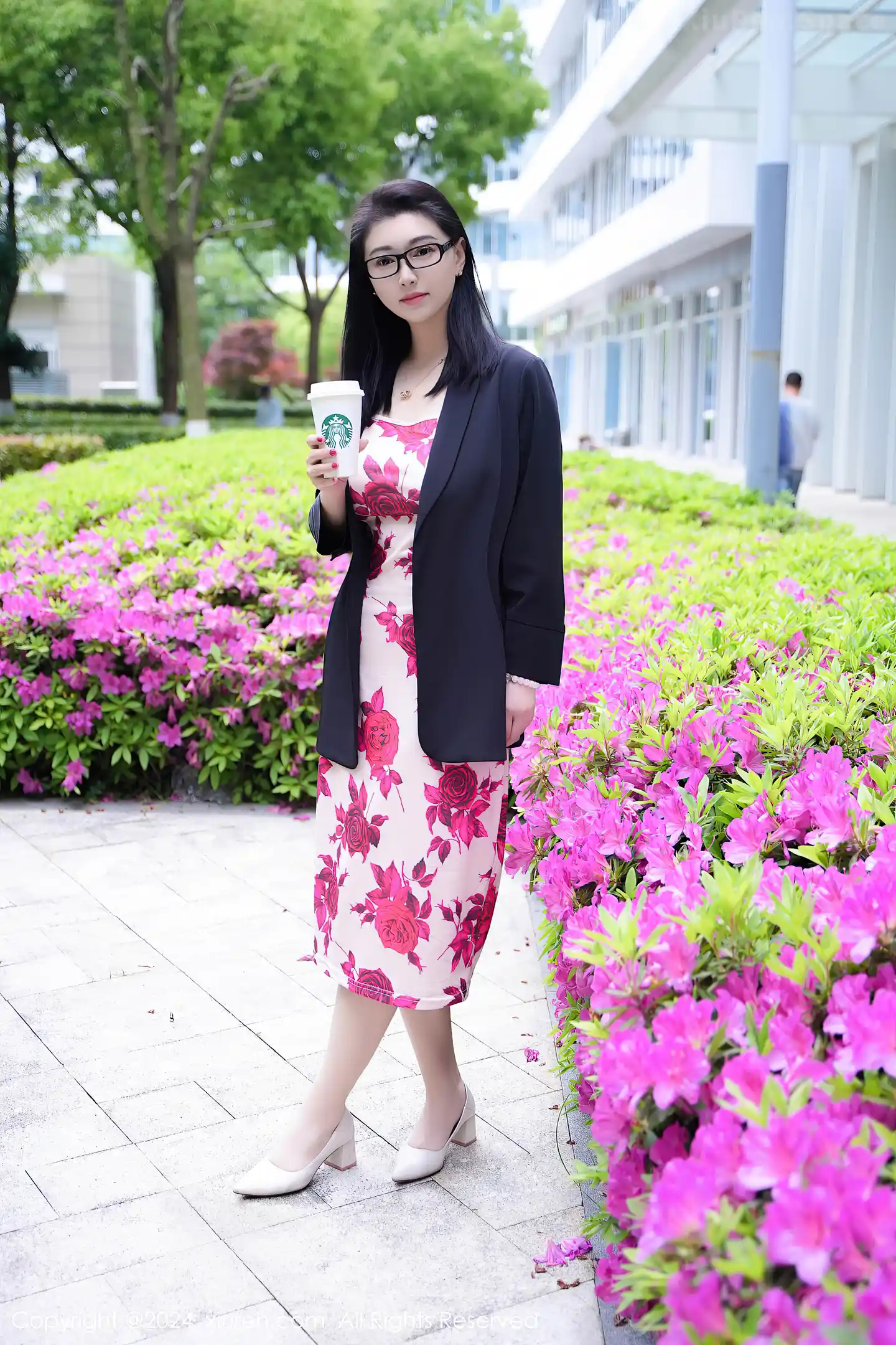 图片[4]-[XiuRen秀人网]VOL.8468 模特雅茹老师厨房场景性感红色图案长裙秀柔美身姿完美诱惑写真79P-秀人网官方网站